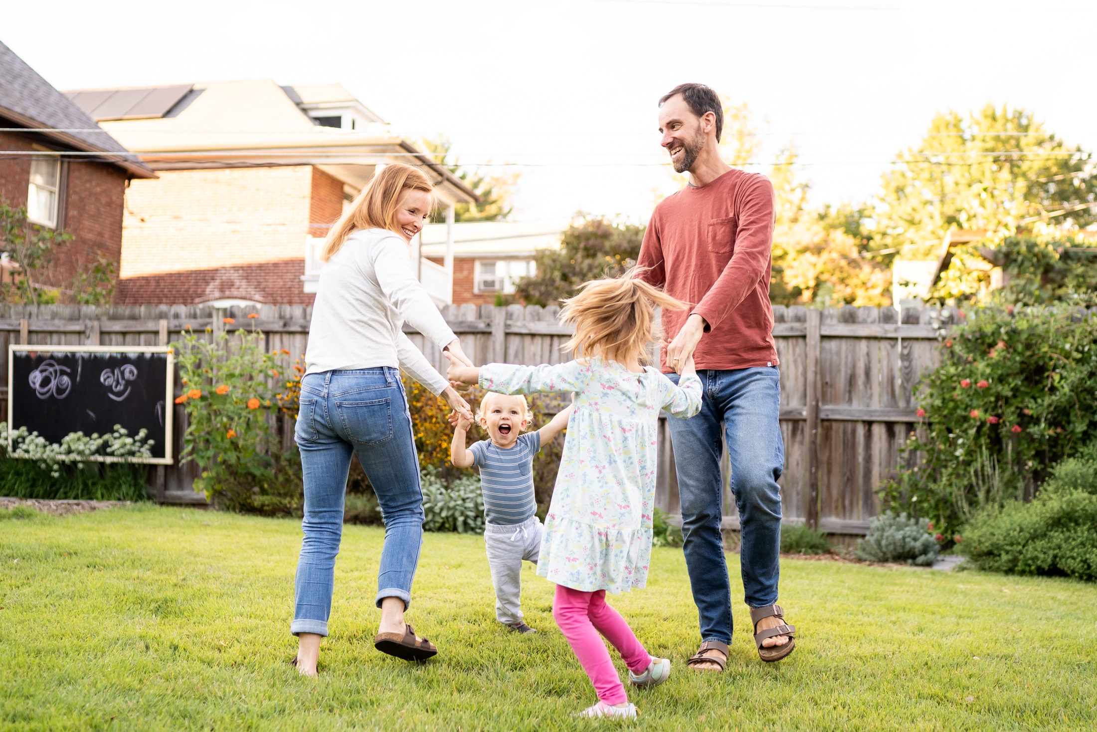 Bubbles of laughter: Capturing the joy of simple moments during Jancey's family's summer session.