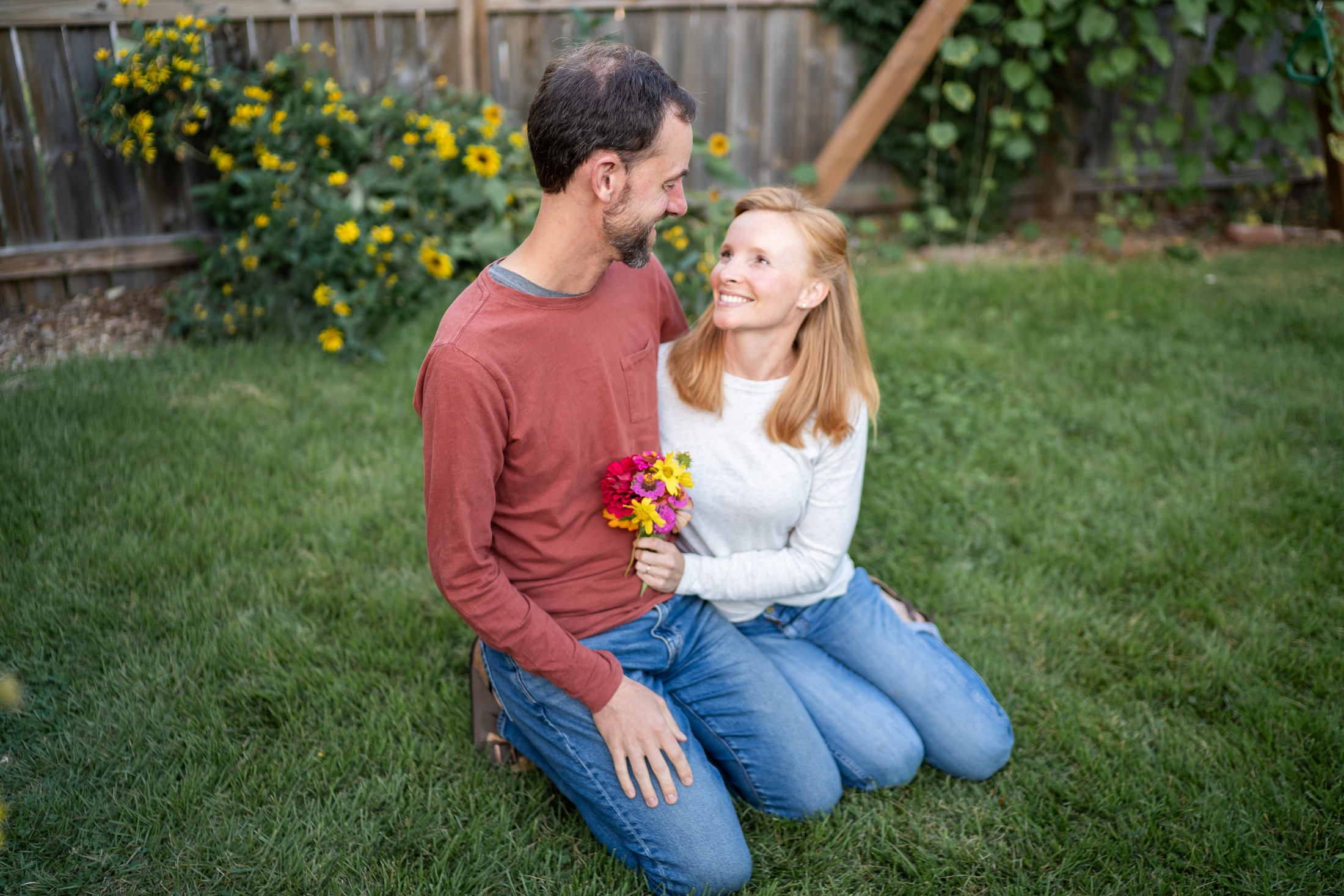 Shoulder ride smiles: Capturing Jancey's family's unique personalities in these high-energy action shots.